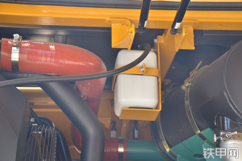 山东临工L968F装载机局部