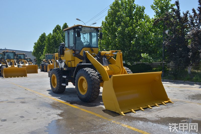 山东临工LG936L装载机整机外观