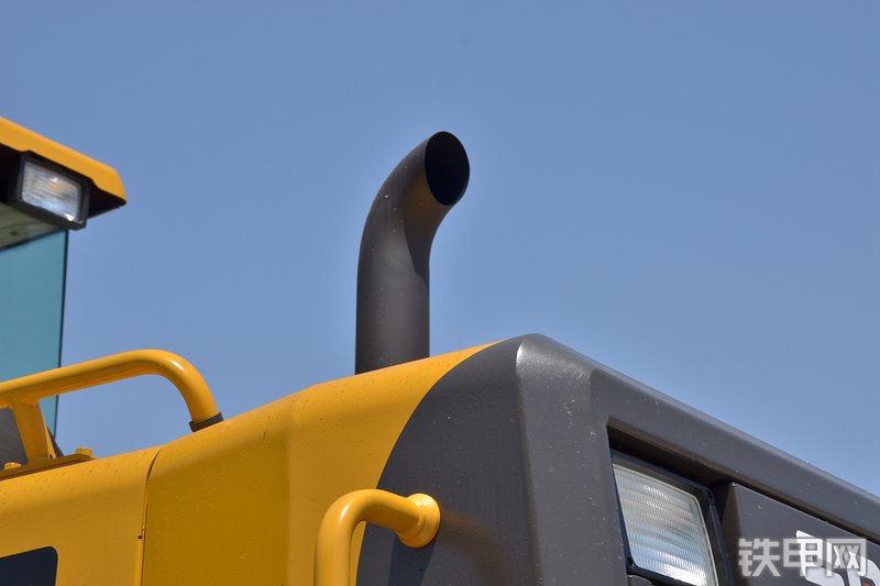 山东临工LG936L装载机局部