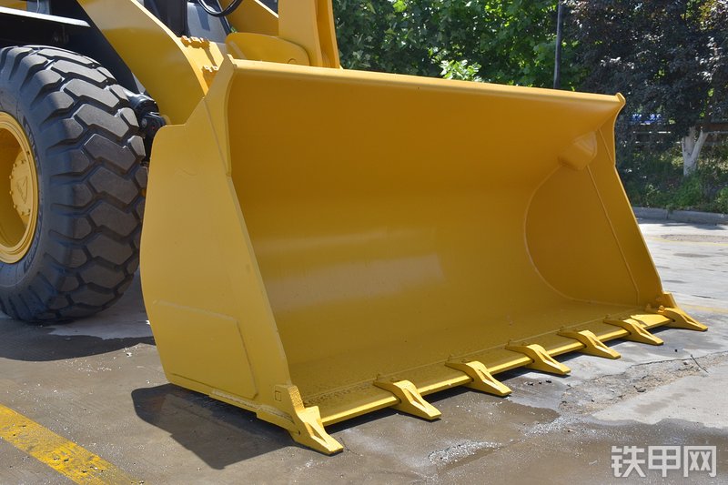 山东临工LG936L装载机局部