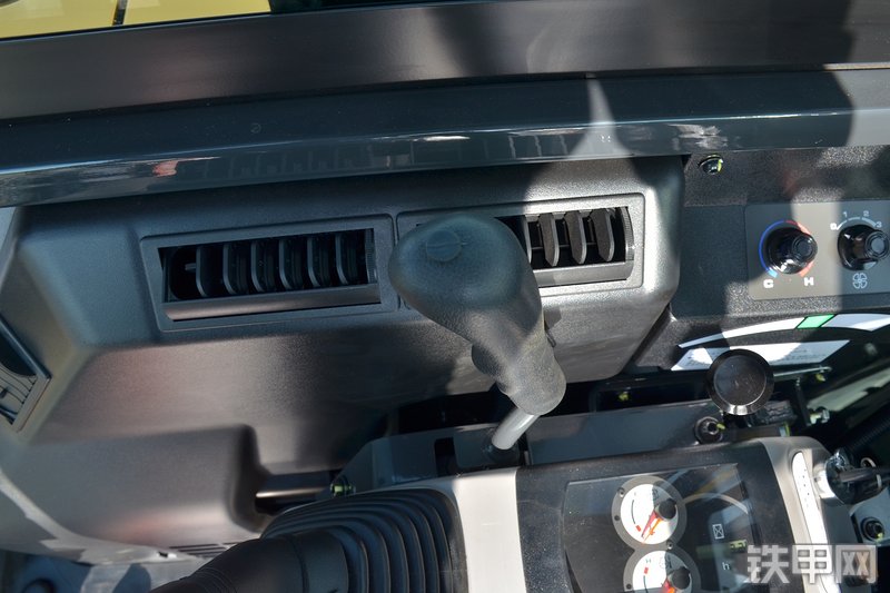 小松PC56-7挖掘机局部