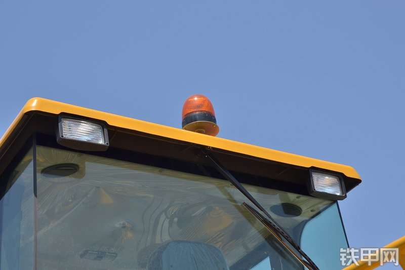 山东临工LG936L装载机局部