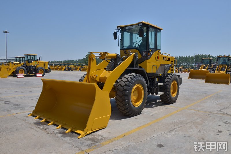 山东临工LG936L装载机整机外观