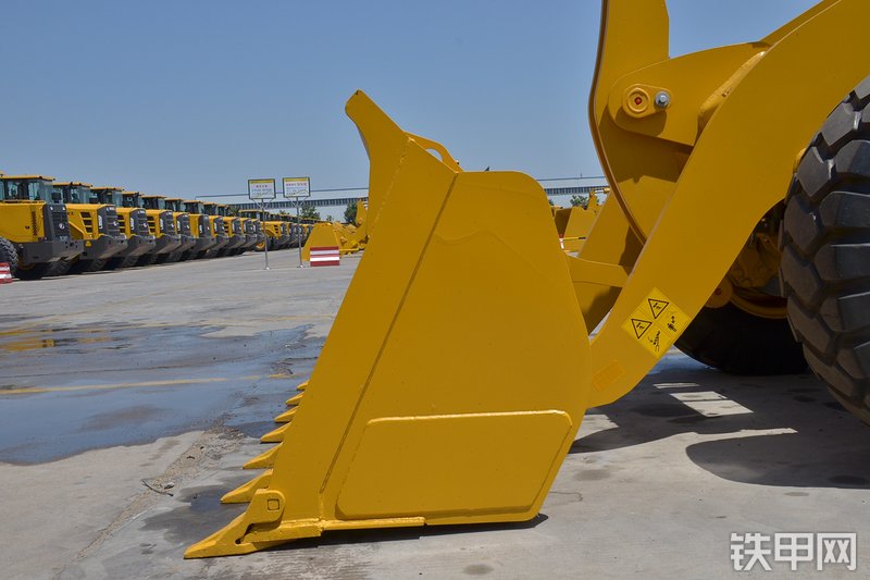 山东临工LG936L装载机局部