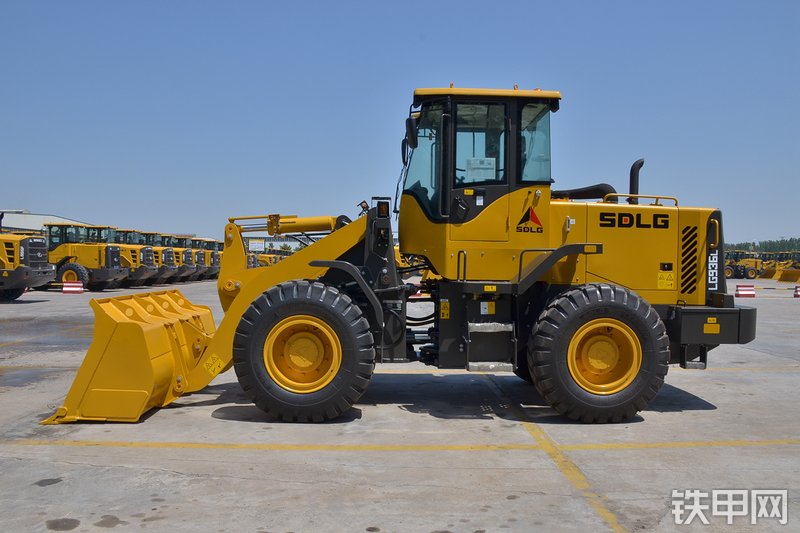 山东临工LG936L装载机整机外观