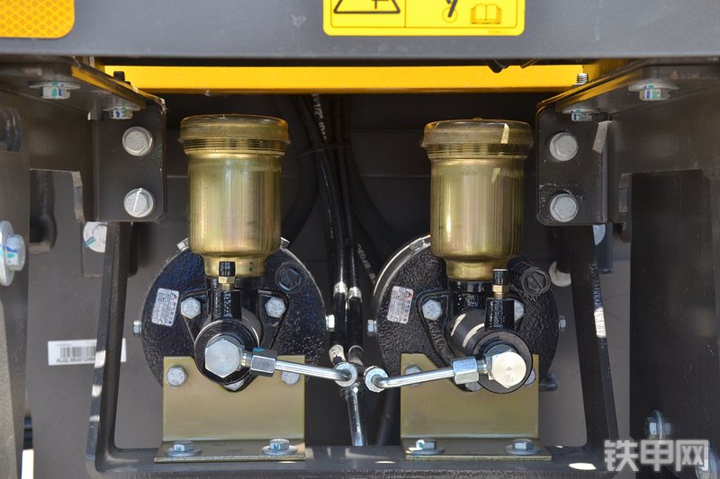 山东临工L968F装载机局部