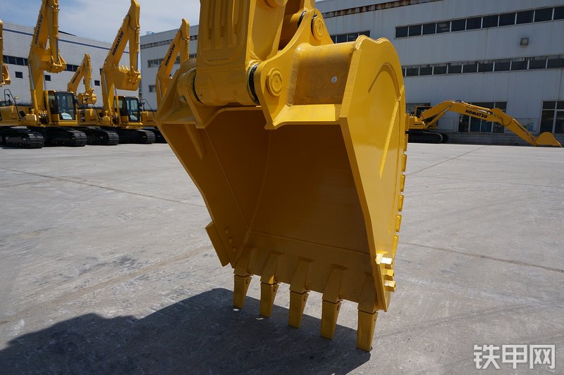 小松PC210-8M0挖掘机局部