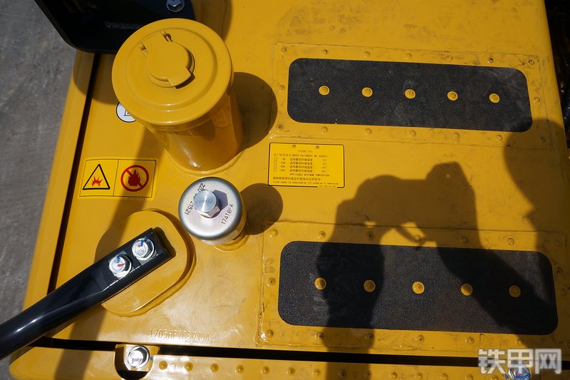 小松PC210-8M0挖掘机局部