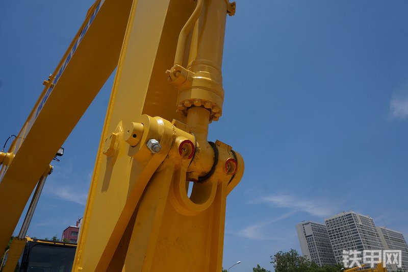 小松PC210-8M0挖掘机局部