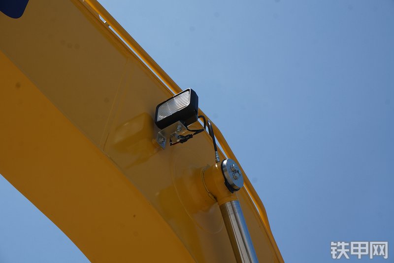 小松PC210-8M0挖掘机局部