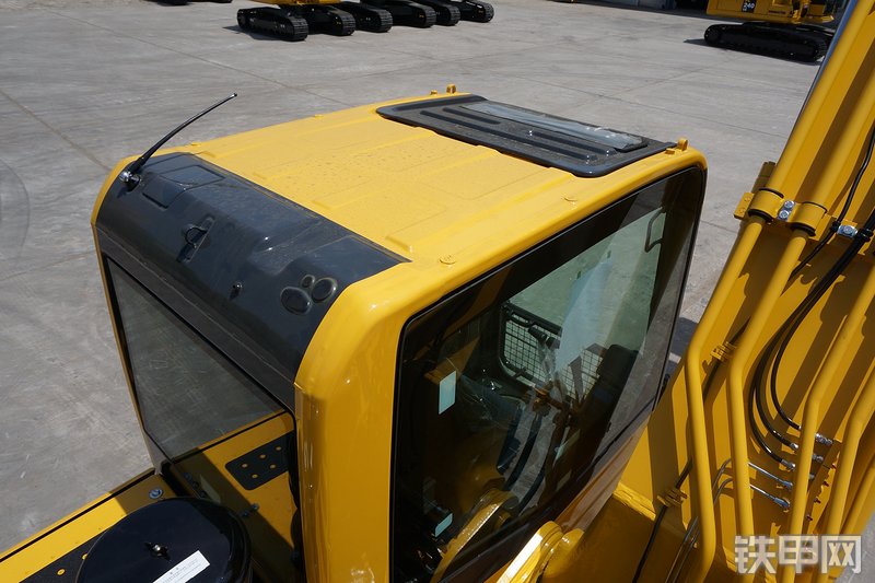 小松PC210-8M0挖掘机局部