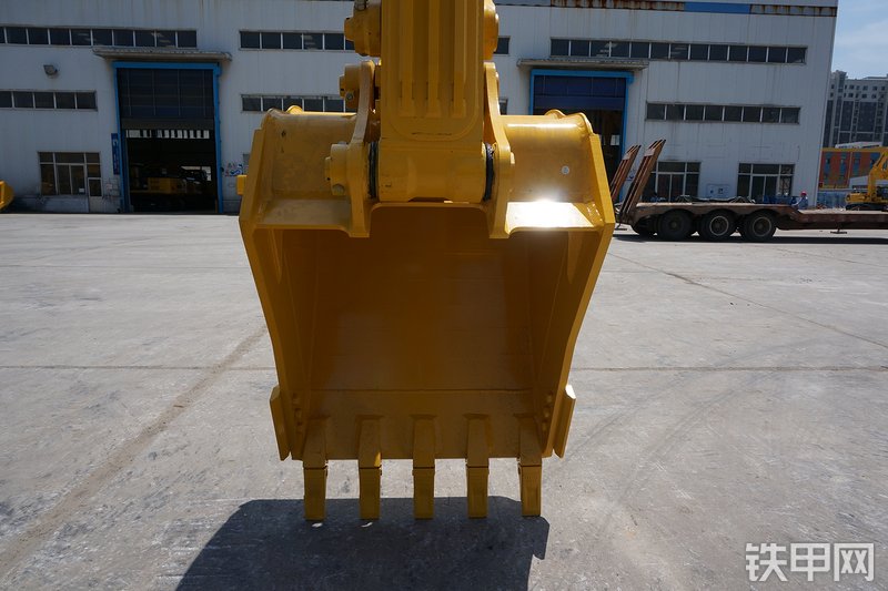 小松PC210-8M0挖掘机局部