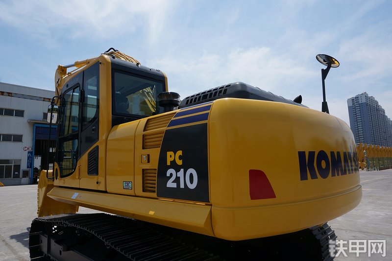 小松PC210-8M0挖掘机整机外观