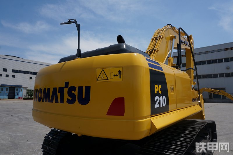 小松PC210-8M0挖掘机整机外观