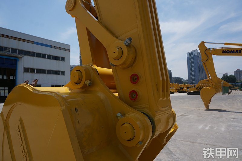 小松PC210-8M0挖掘机局部