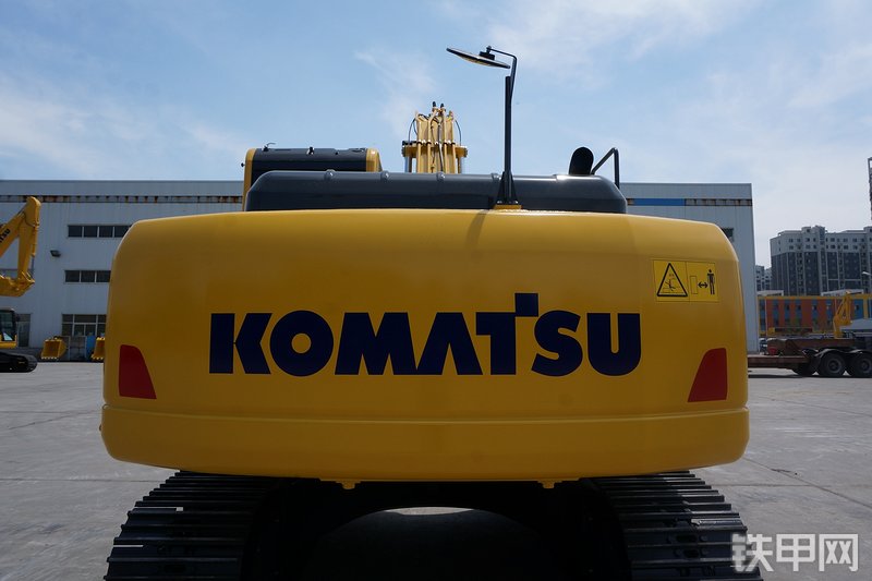 小松PC210-8M0挖掘机整机外观