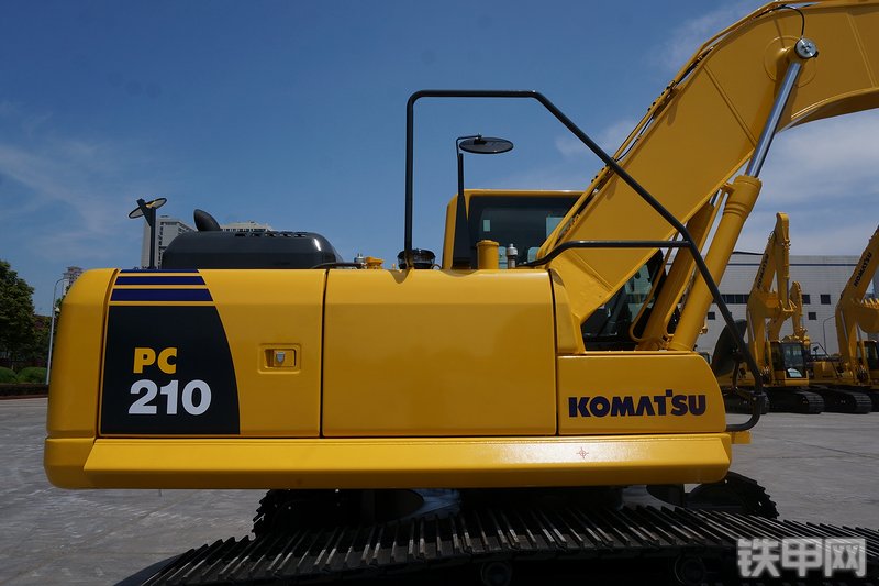 小松PC210-8M0挖掘机整机外观