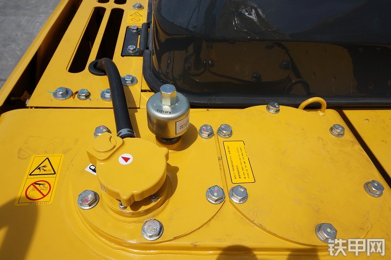 小松PC210-8M0挖掘机局部