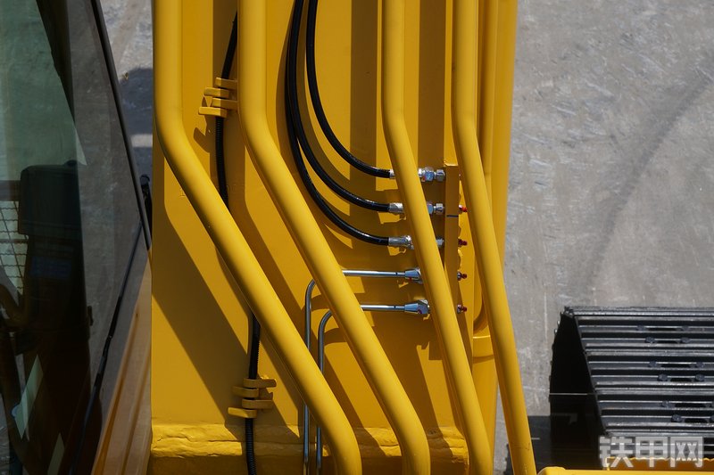 小松PC210-8M0挖掘机局部