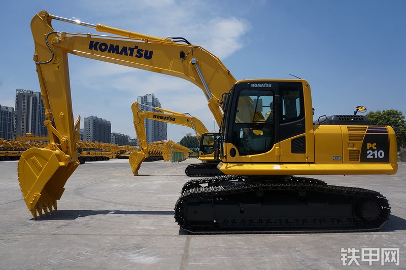 小松PC210-8M0挖掘机整机外观