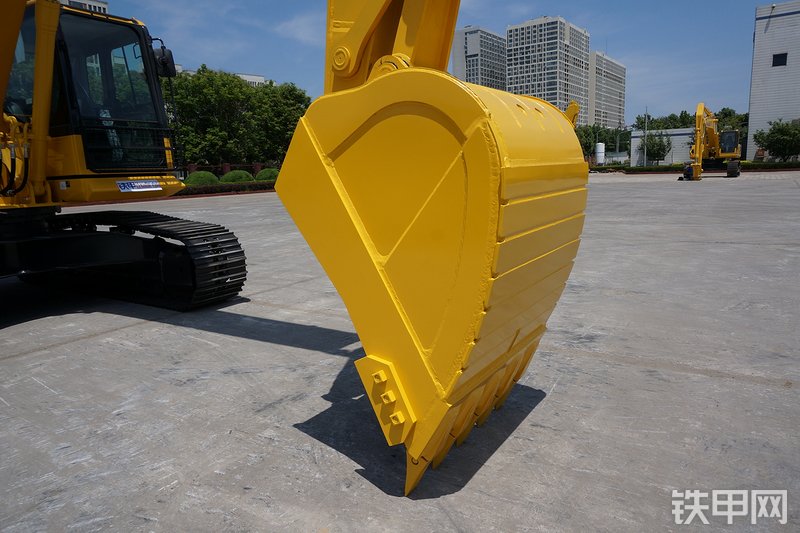 小松PC210-8M0挖掘机局部