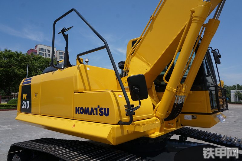 小松PC210-8M0挖掘机整机外观