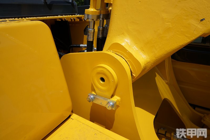 小松PC210-8M0挖掘机局部