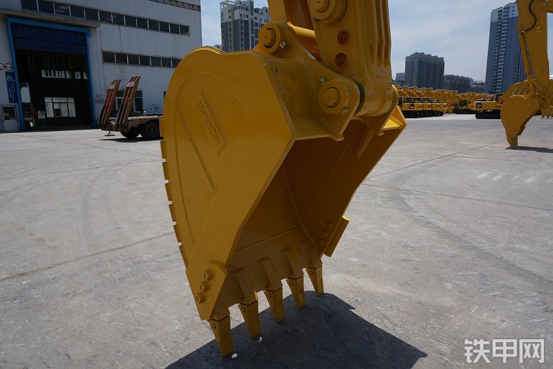 小松PC210-8M0挖掘机局部