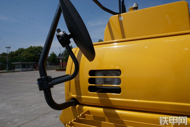 小松PC210-8M0挖掘机局部