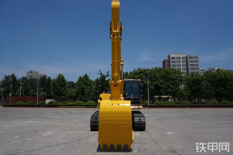 小松PC210-8M0挖掘机整机外观