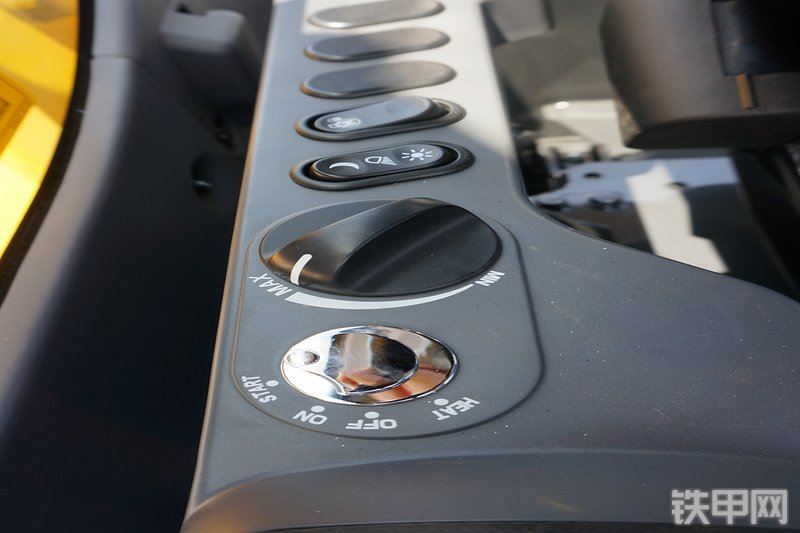 小松PC210-8M0挖掘机局部