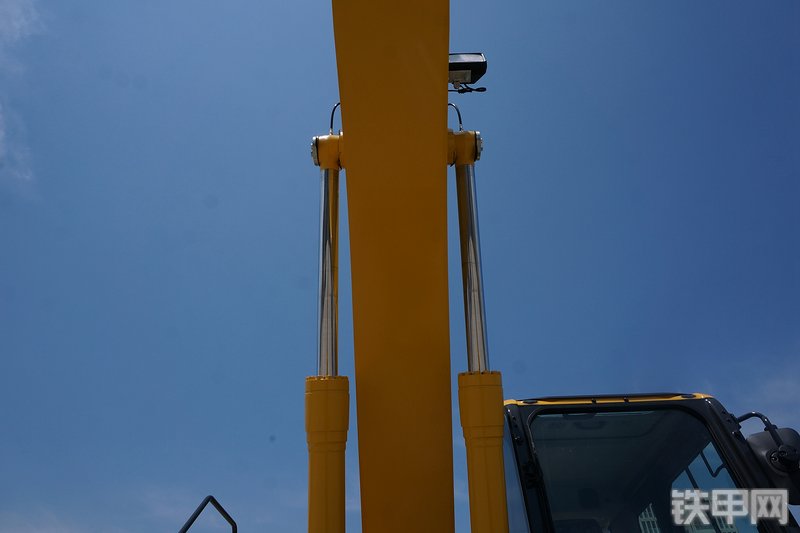 小松PC210-8M0挖掘机局部