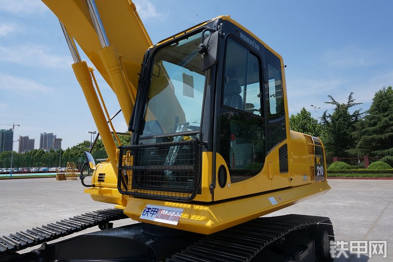 小松PC210-8M0挖掘机整机外观