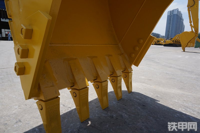 小松PC210-8M0挖掘机局部