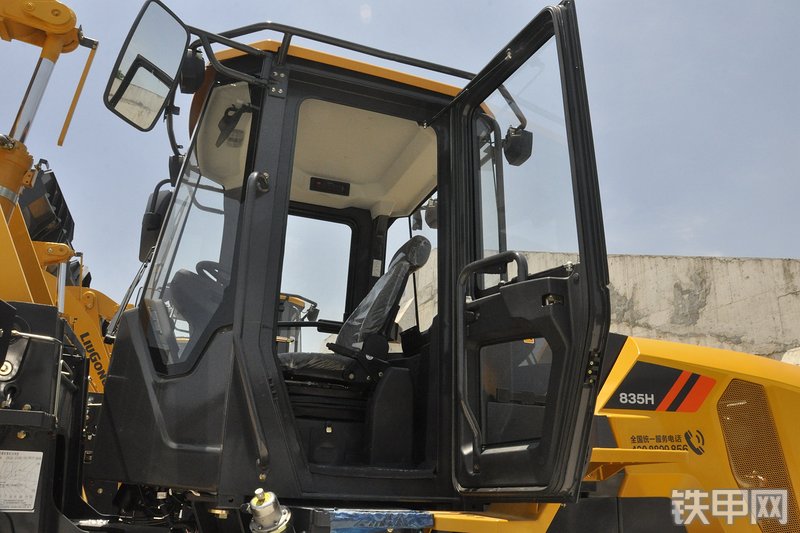 柳工CLG835H装载机局部