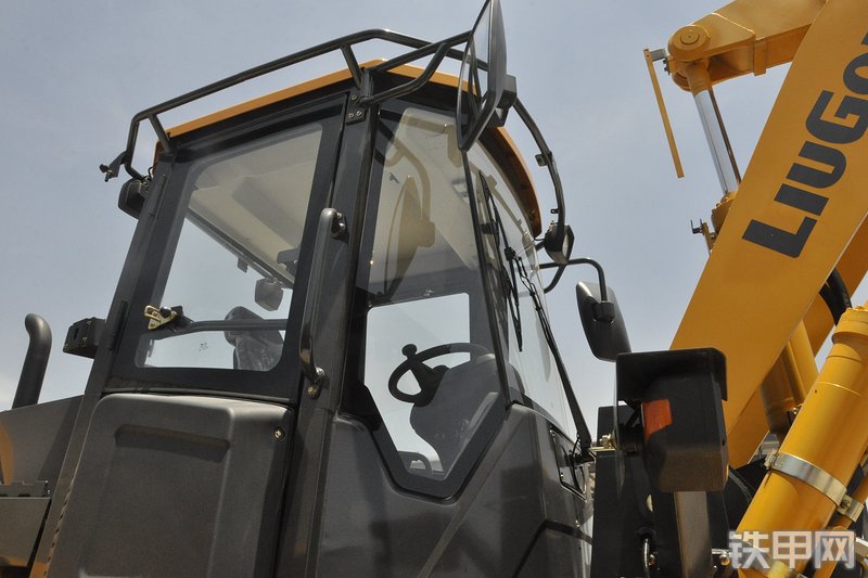 柳工CLG835H装载机局部