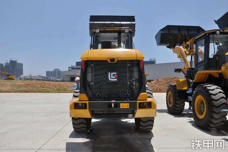 柳工CLG835H装载机整机外观