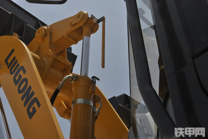 柳工CLG835H装载机局部