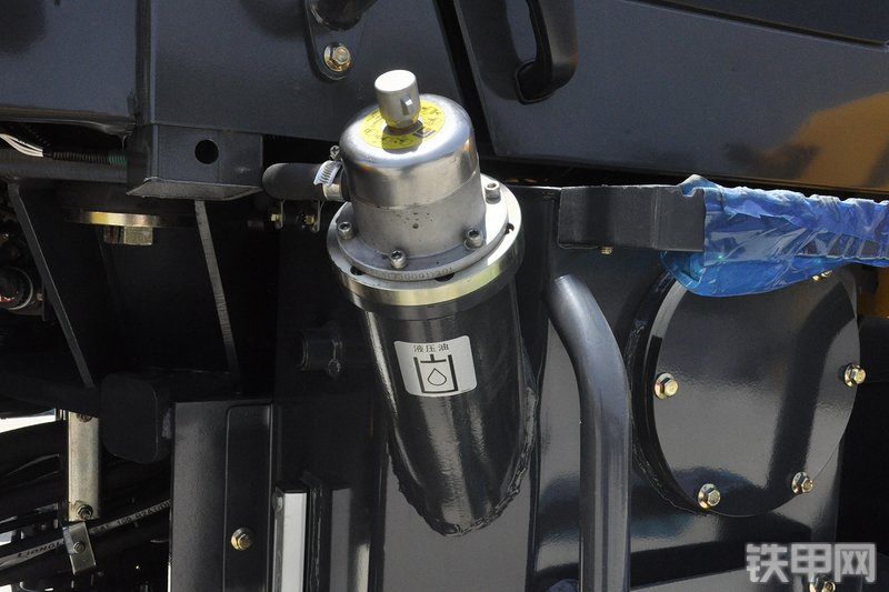 柳工CLG835H装载机局部