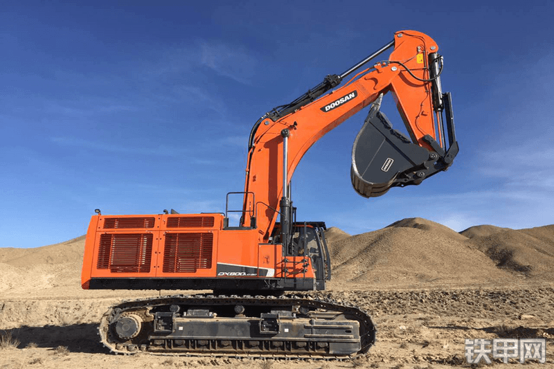 迪万伦DX800LC-9C挖掘机整机外观