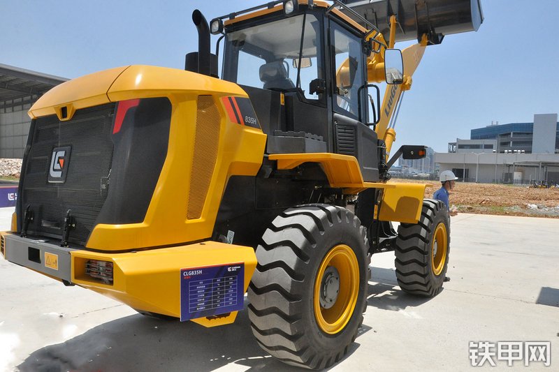 柳工CLG835H装载机整机外观