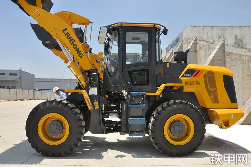 柳工CLG835H装载机整机外观