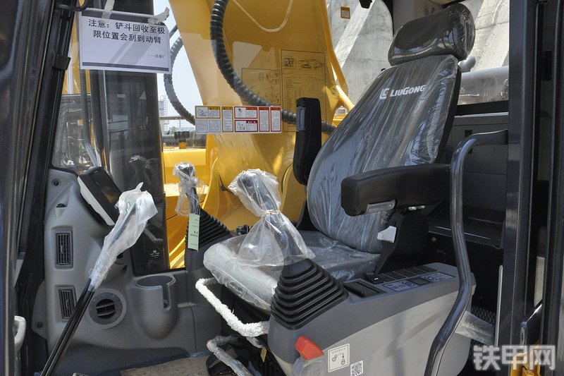 柳工CLG950E挖掘机局部