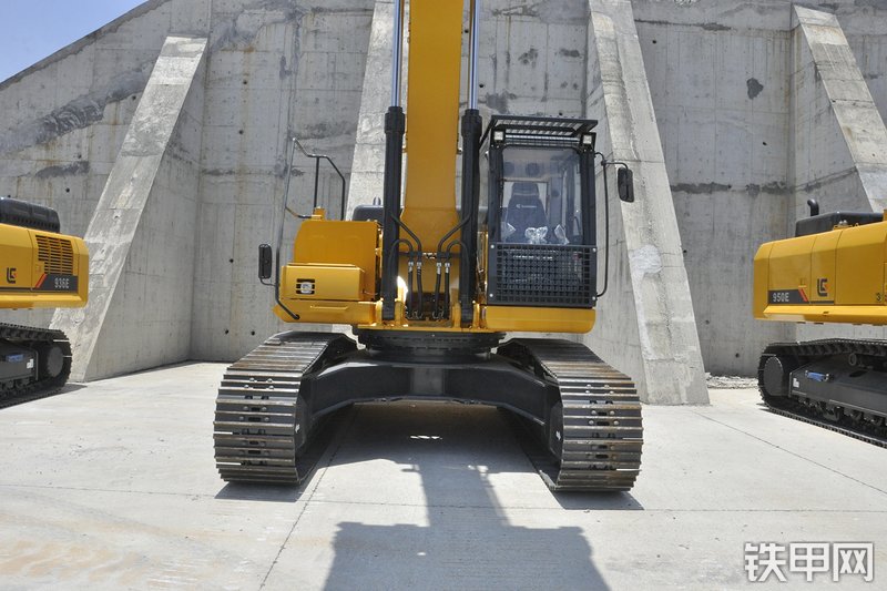 柳工CLG939E挖掘机整机外观