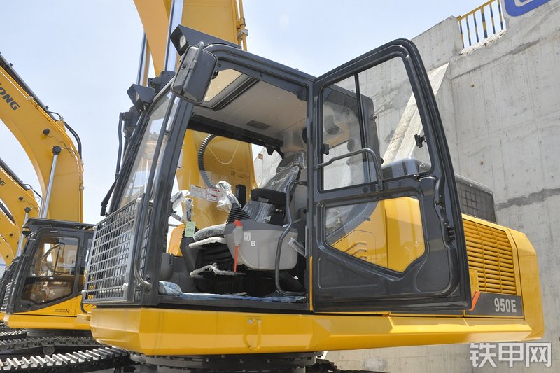 柳工CLG950E挖掘机局部