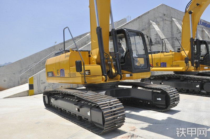 柳工CLG926E挖掘机整机外观