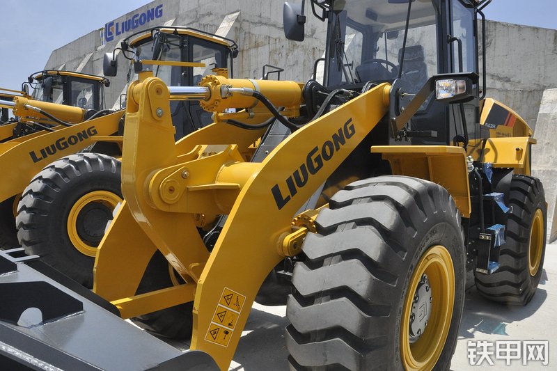柳工CLG842H装载机整机外观