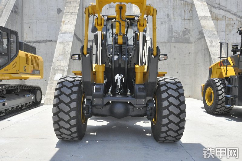 柳工VL80A装载机整机外观