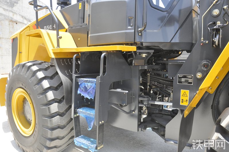 柳工CLG856H装载机整机外观