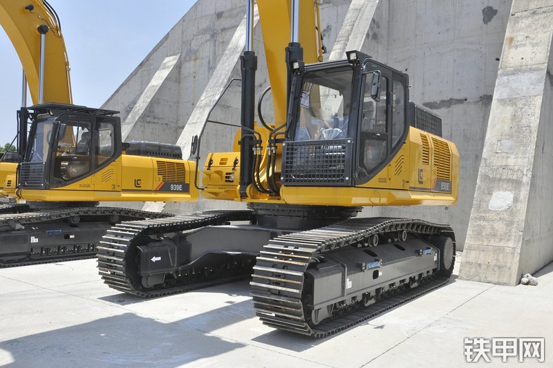 柳工CLG950E挖掘机整机外观